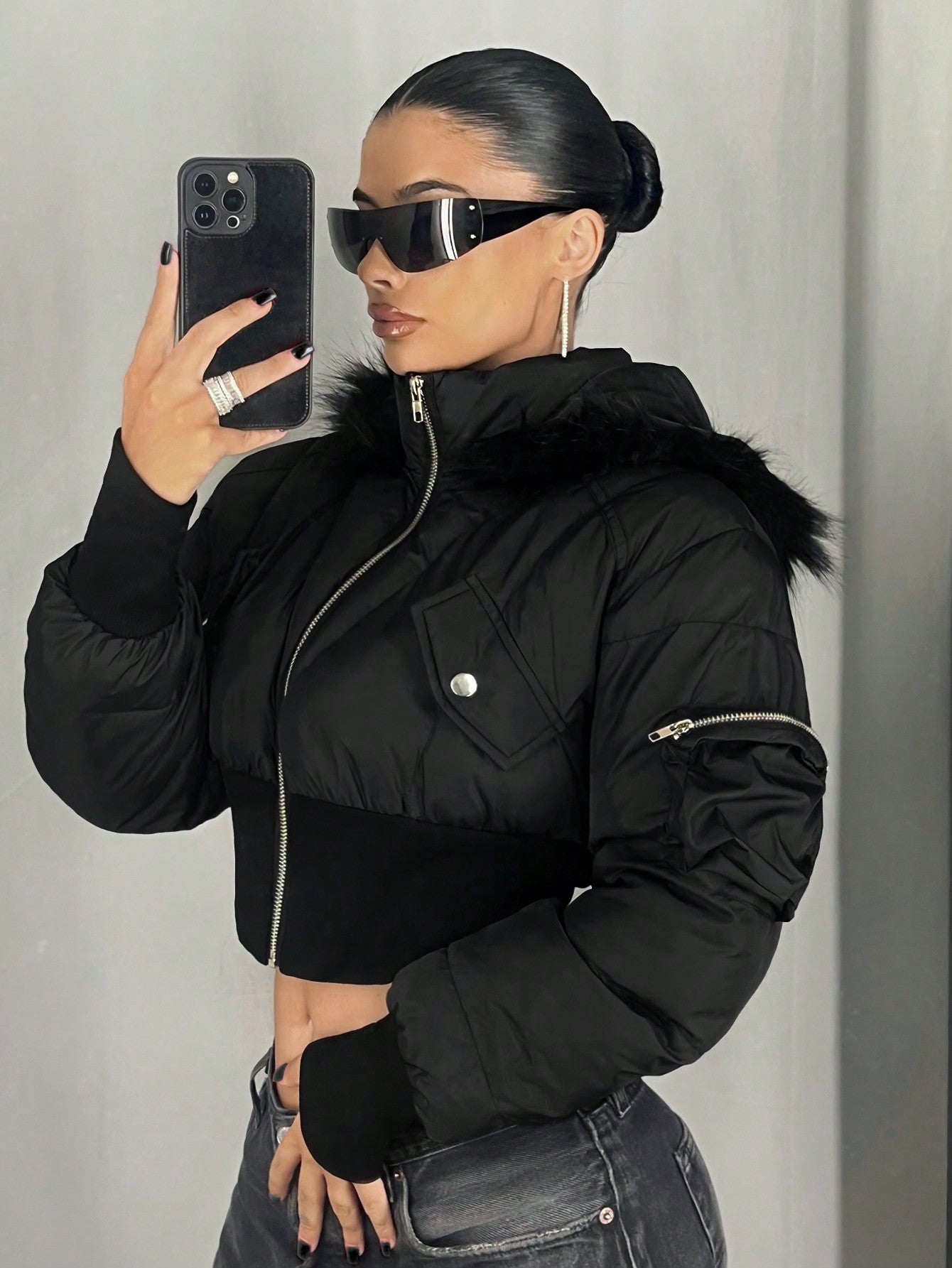 Schwarze Kurze Steppjacke mit Pelzbesatzkapuze für Damen im Y2k-Stil